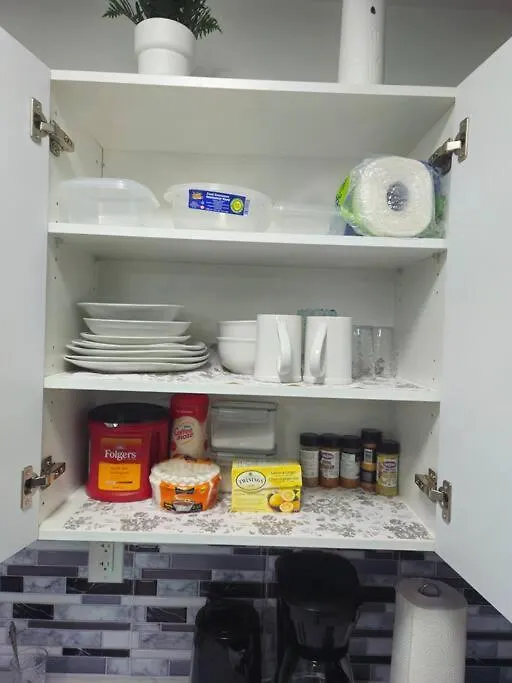 Entire Basement Suite With Private Entrance 温尼伯 公寓