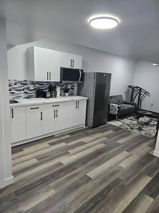 公寓 Entire Basement Suite With Private Entrance 温尼伯